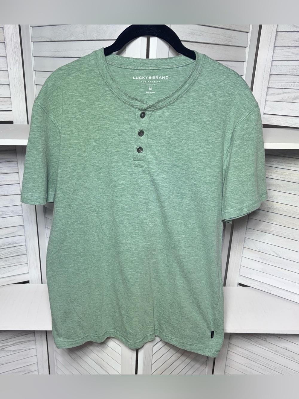Lucky Brand Menβs Green Short Sleeve Henley Shirt Size Medium